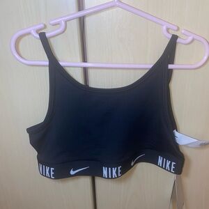 Nike girl sports bra size S (7/8)